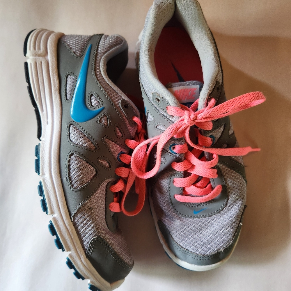 Nike Revolution 2 Women's Size 6